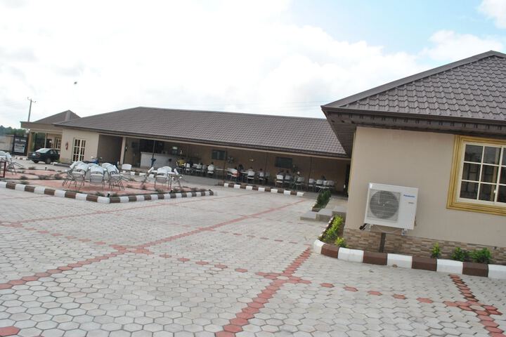 Hotel Exterior 52 of 54