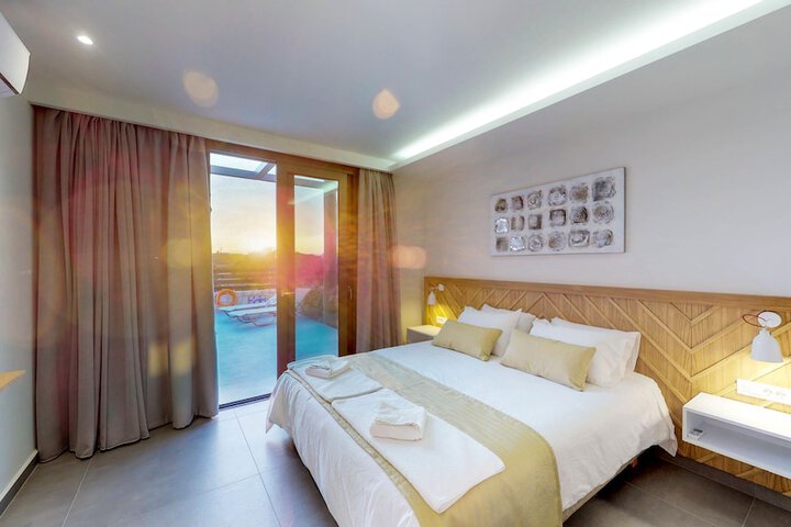 Room 6 of 82
