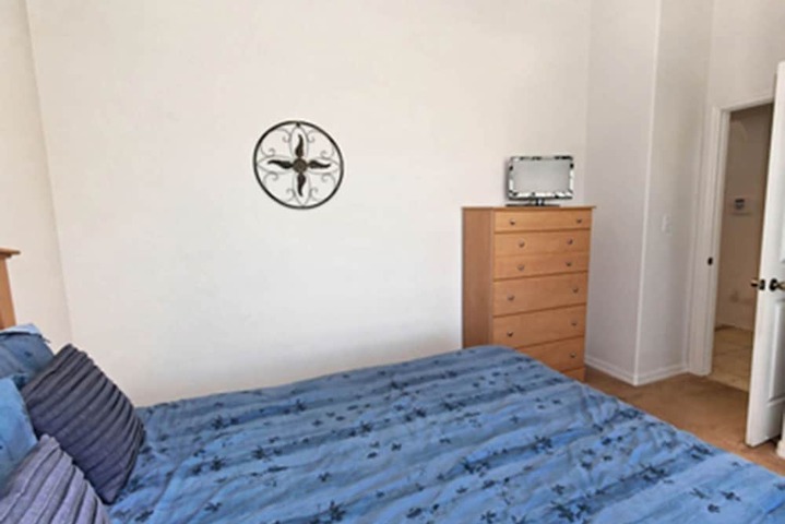 Room 6 of 28