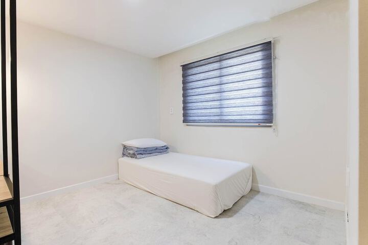 Room 8 of 82