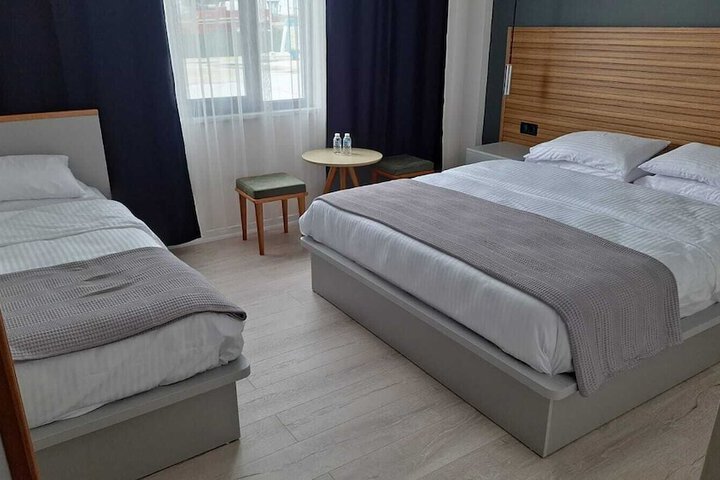 Room 5 of 11