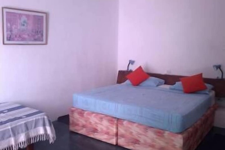 Room 15 of 38