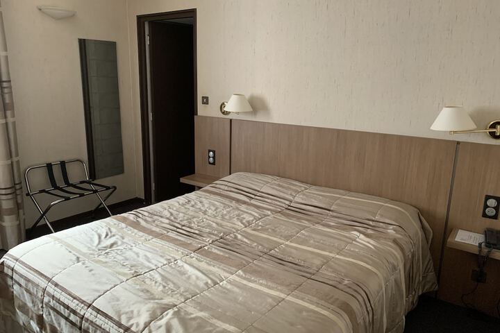 Room 12 of 30