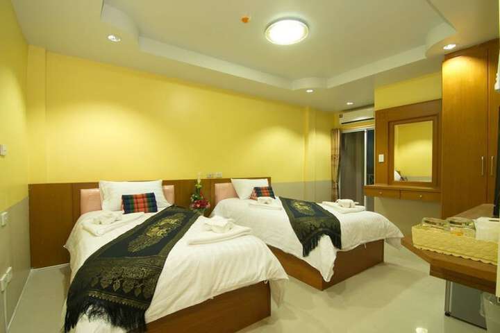 Room 9 of 16