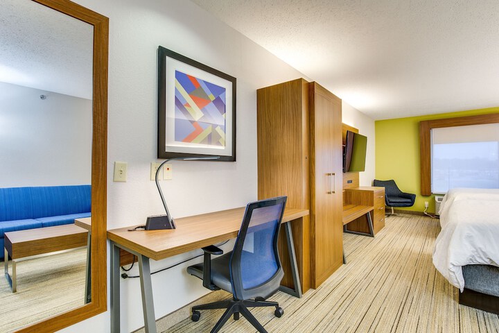 Room 5 of 40