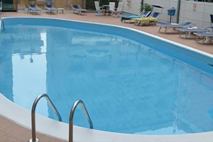 Pool 15 of 27