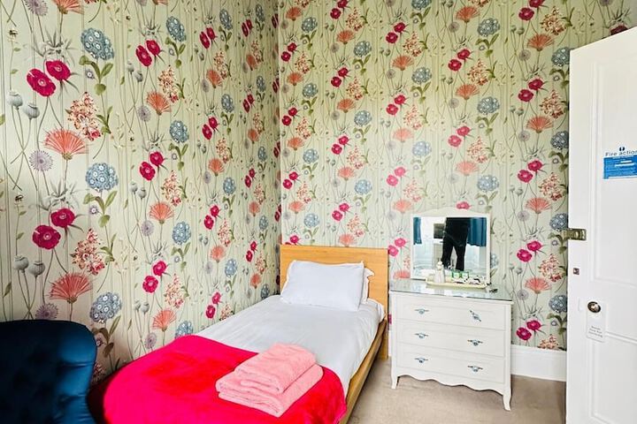 Room 5 of 30