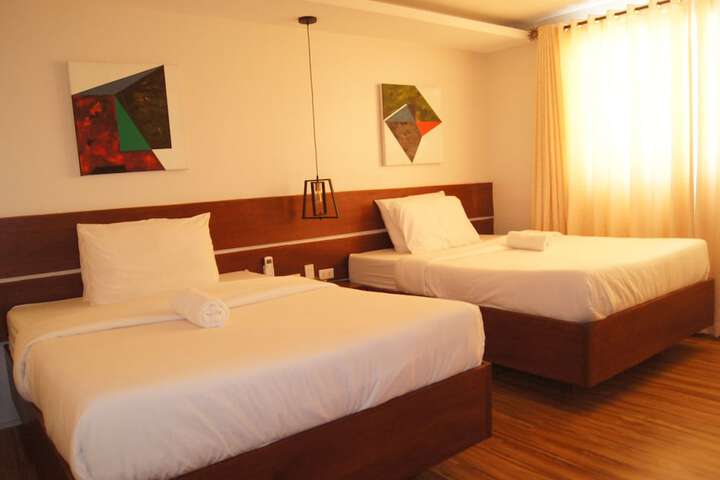 Room 6 of 18