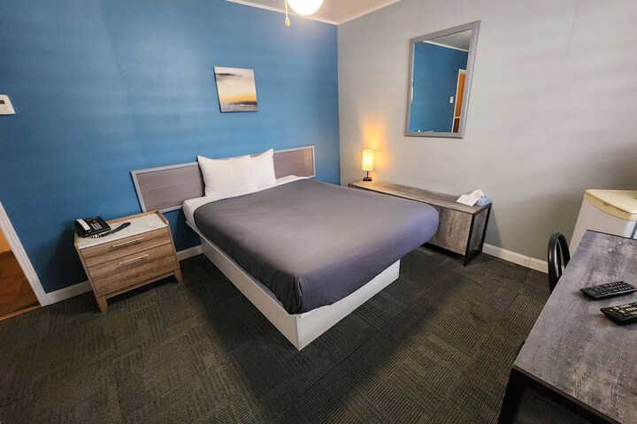 Room 6 of 14