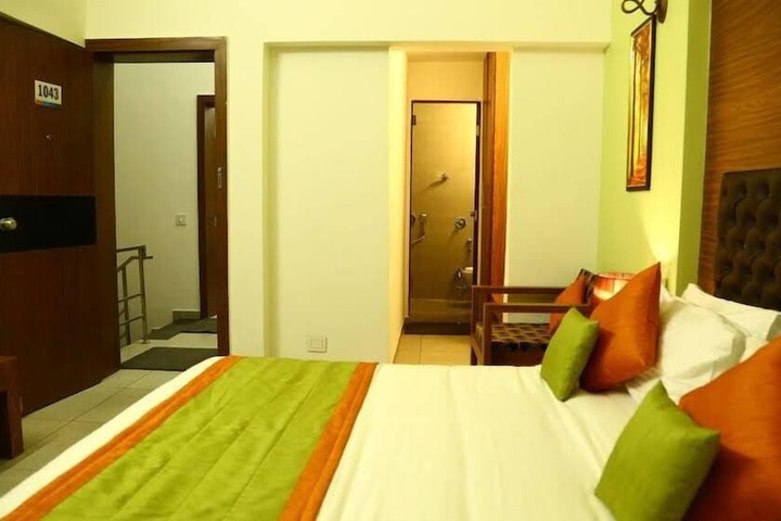 Room 5 of 18