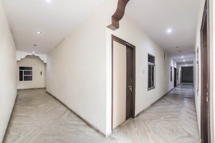 OYO Hotel Dhruv