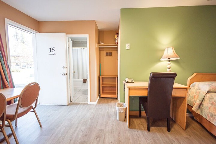 Room 21 of 68