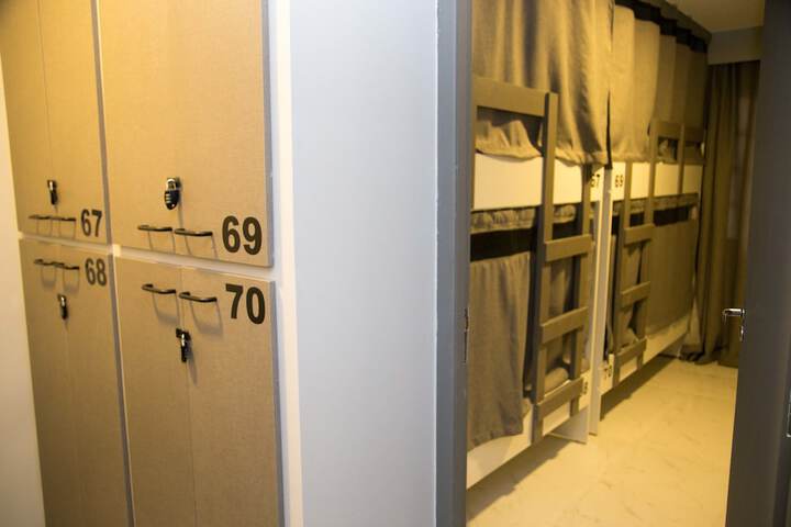 Room 30 of 64