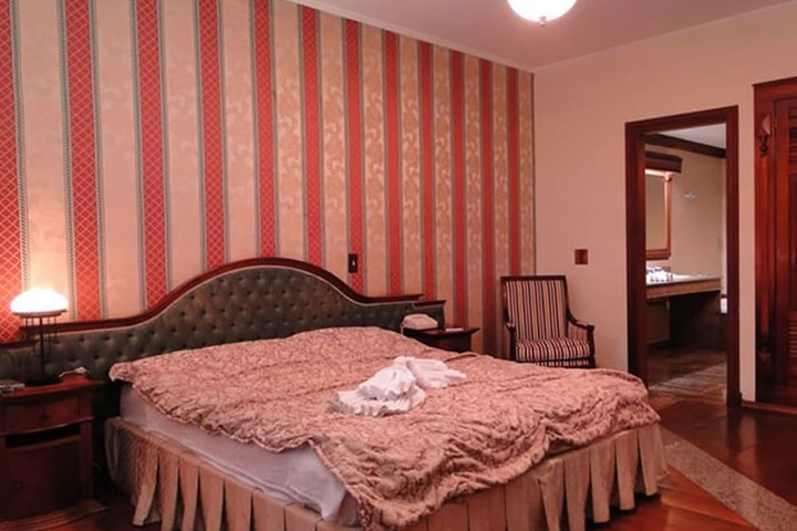 Room 3 of 17