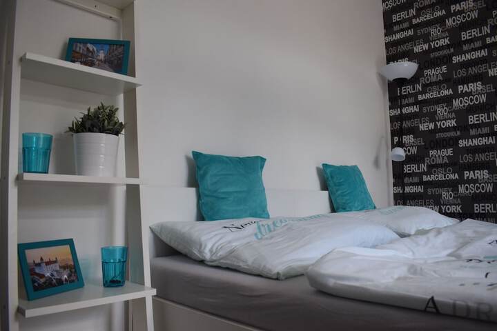 Room 13 of 28