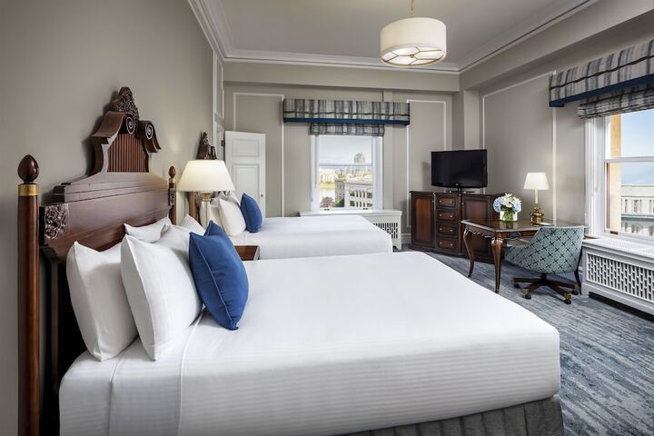 Room 4 of 104