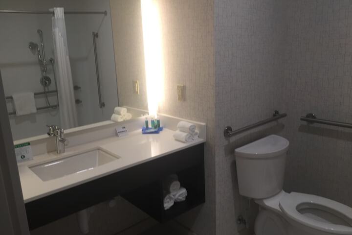 1 King Standard Mobility Accessible Tub (2 of 16)