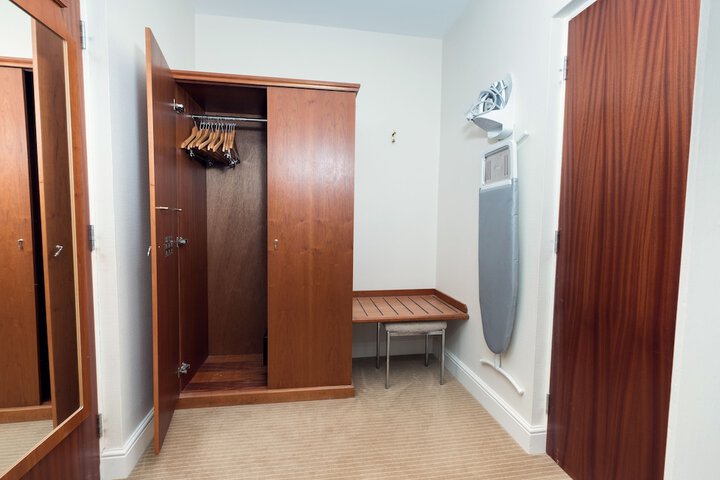 Room 12 of 94