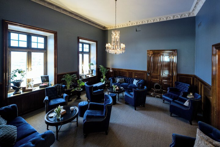 Lounge 17 of 29