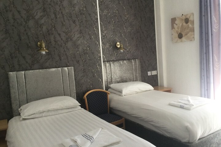Room 36 of 170