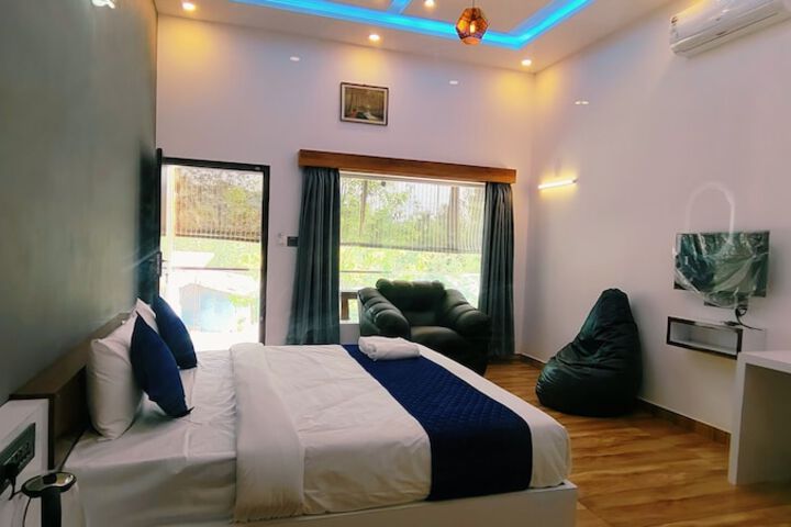 Room 2 of 33