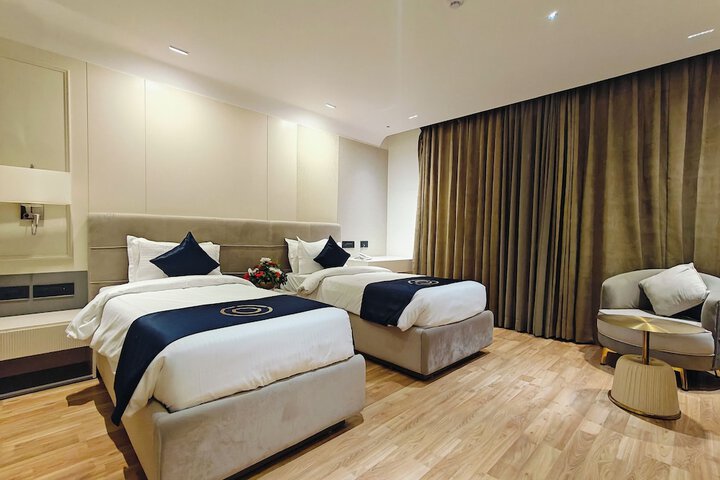 Room 10 of 38