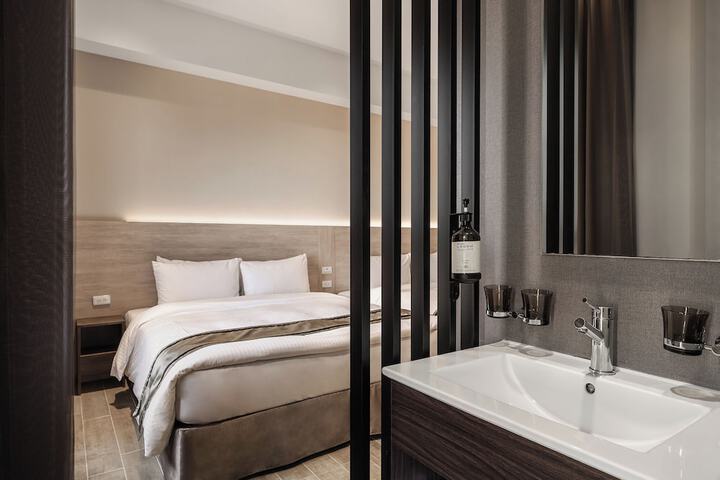 Room 10 of 36