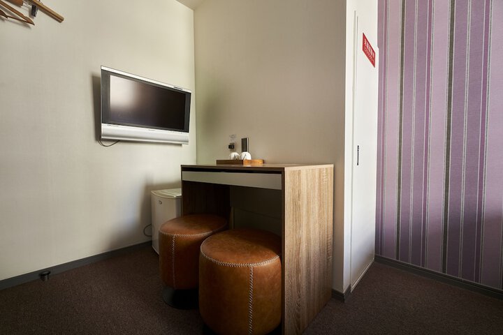 Room 30 of 127