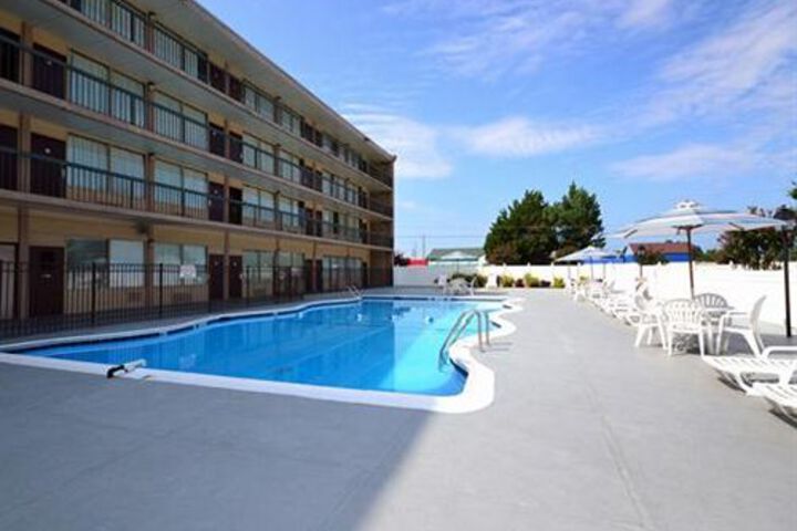 Pool 25 of 28