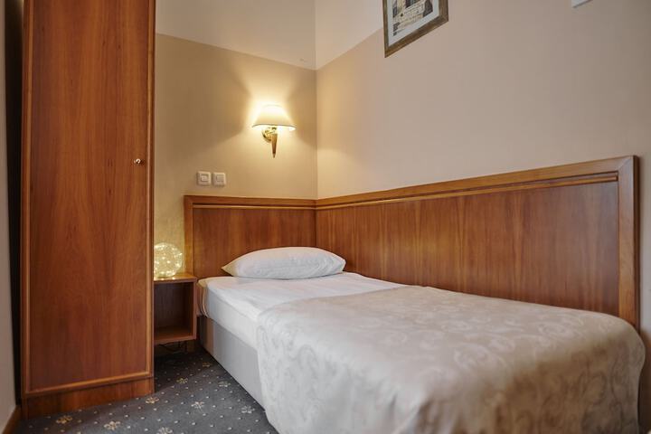Room 14 of 107