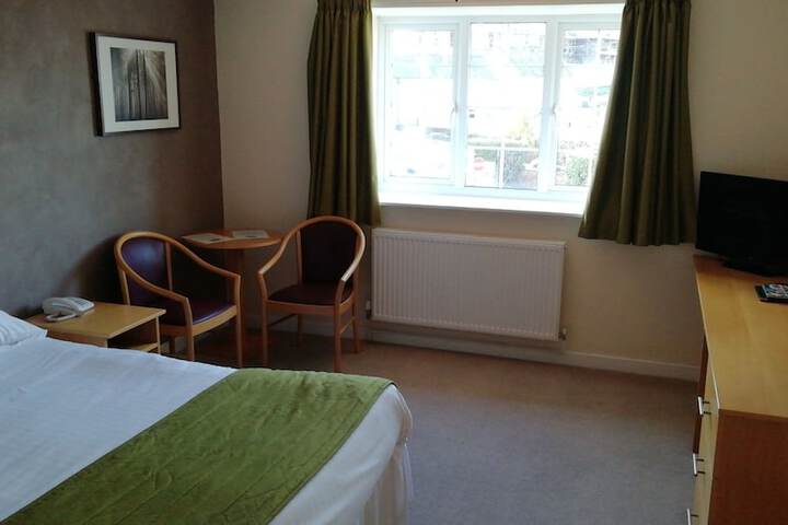 Room 9 of 42