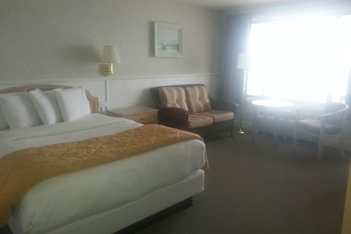 Deluxe King Bed Ocean View (2 of 6)