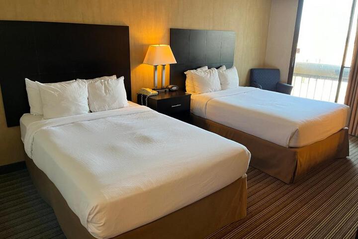 2 Double Beds (5 of 7)