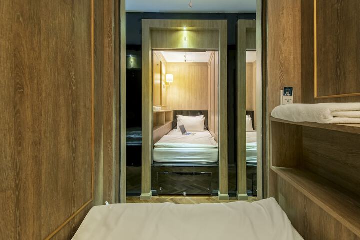 Room 8 of 65