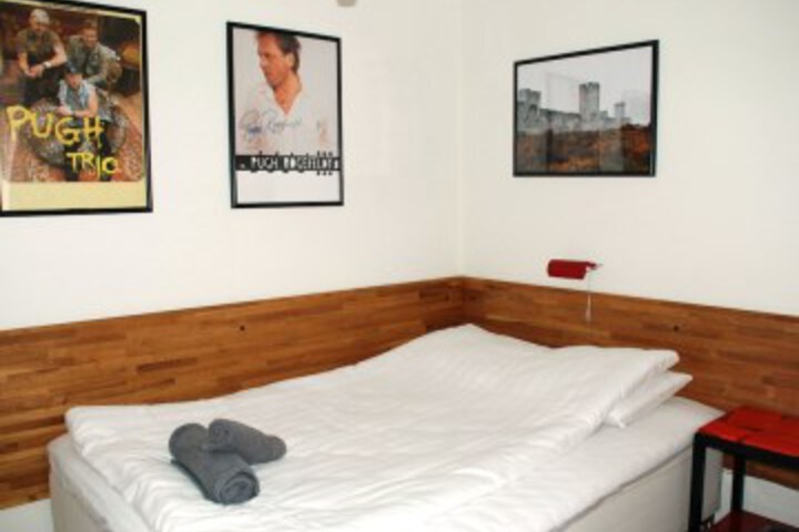 Room 8 of 138