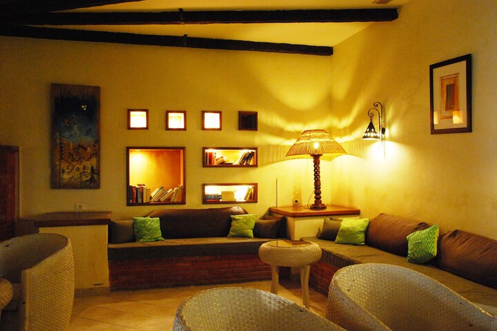 Lounge 120 of 148