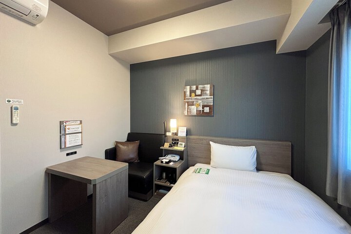 Room 5 of 27