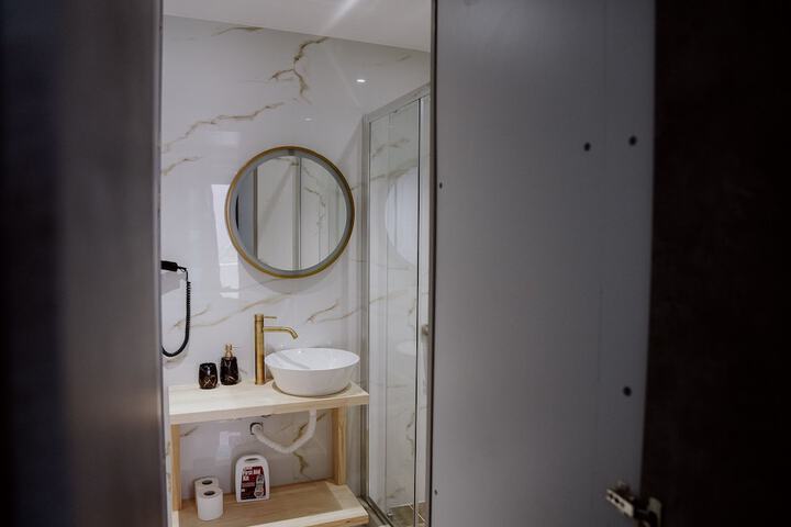 Room 106 of 120