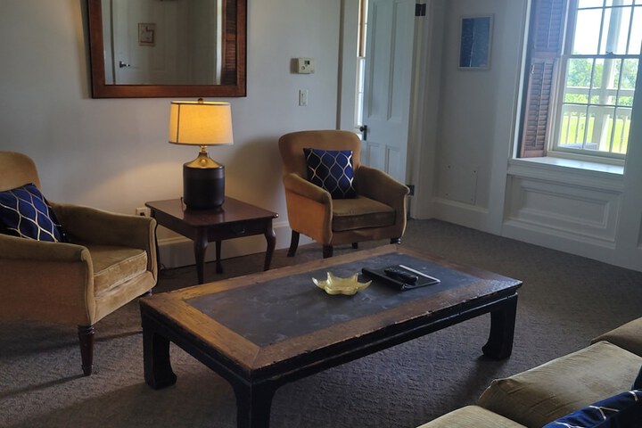 Room 35 of 91