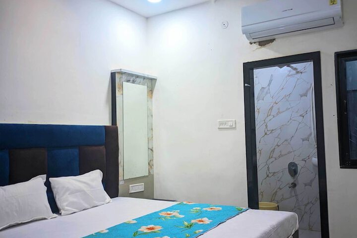 Room 7 of 27