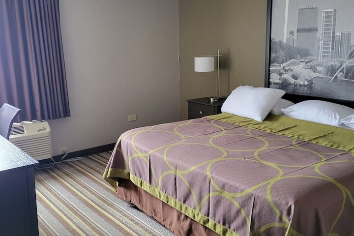 1 King Bed (14 of 24)