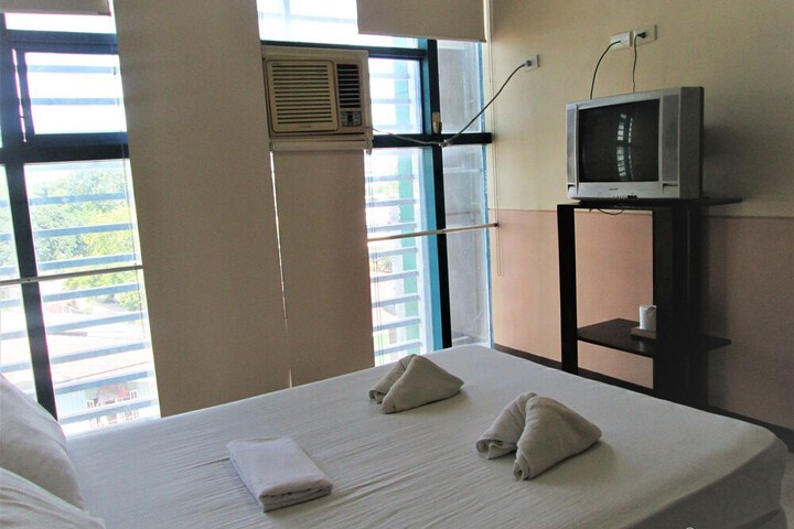 Room 11 of 42