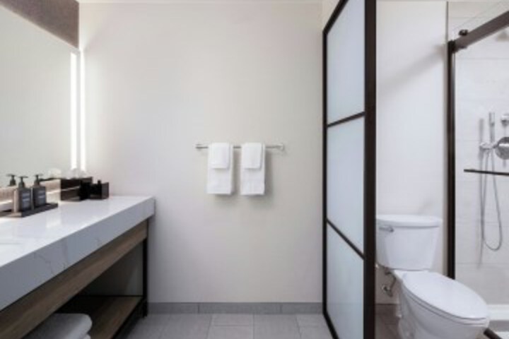 Room 33 of 72