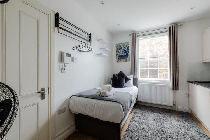 Room 42 of 109