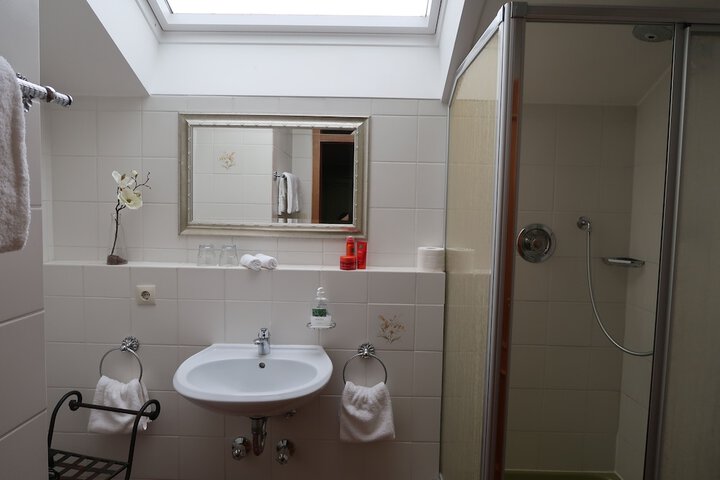 Room 32 of 40