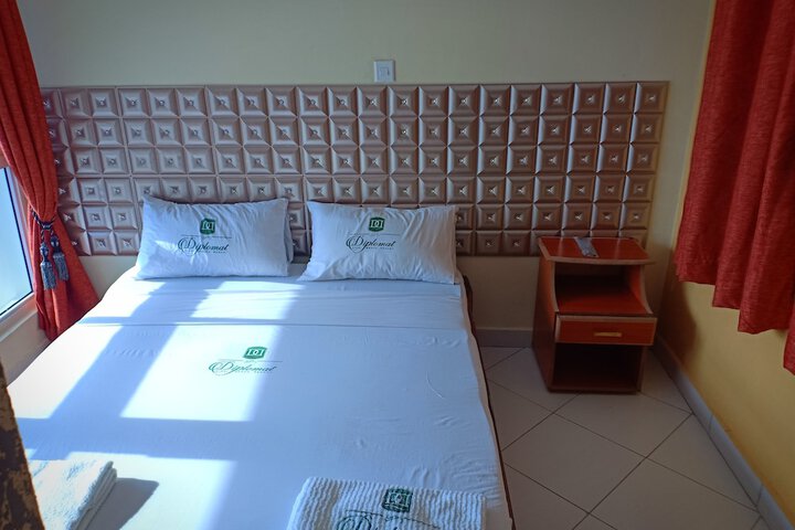 Room 6 of 34