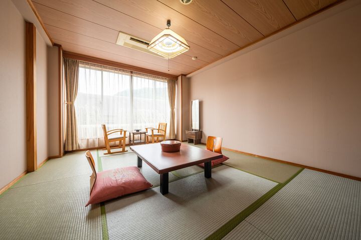 Room 5 of 32