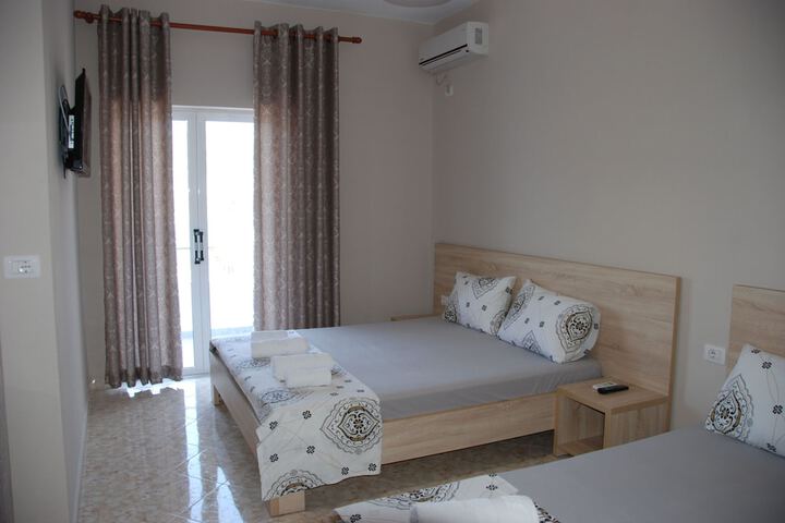 Room 6 of 152