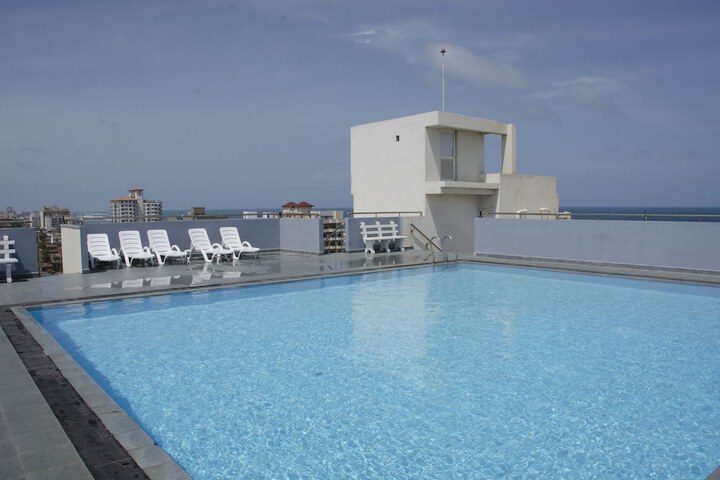 Pool Hotel