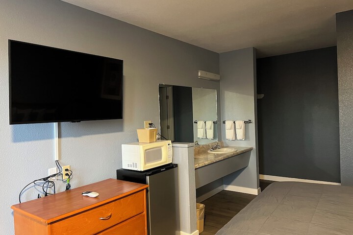Room 17 of 35